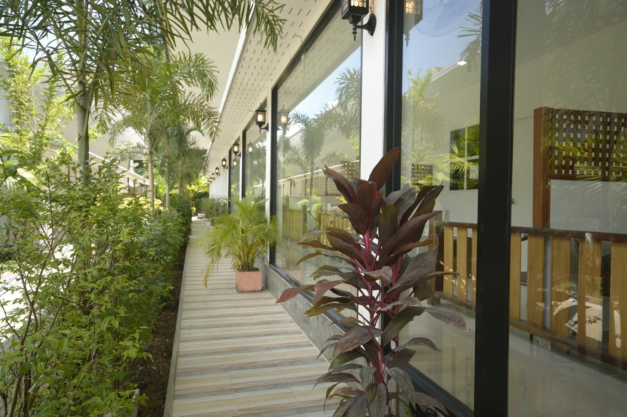 Irest Ao Nang Seafront Hostel Exterior photo