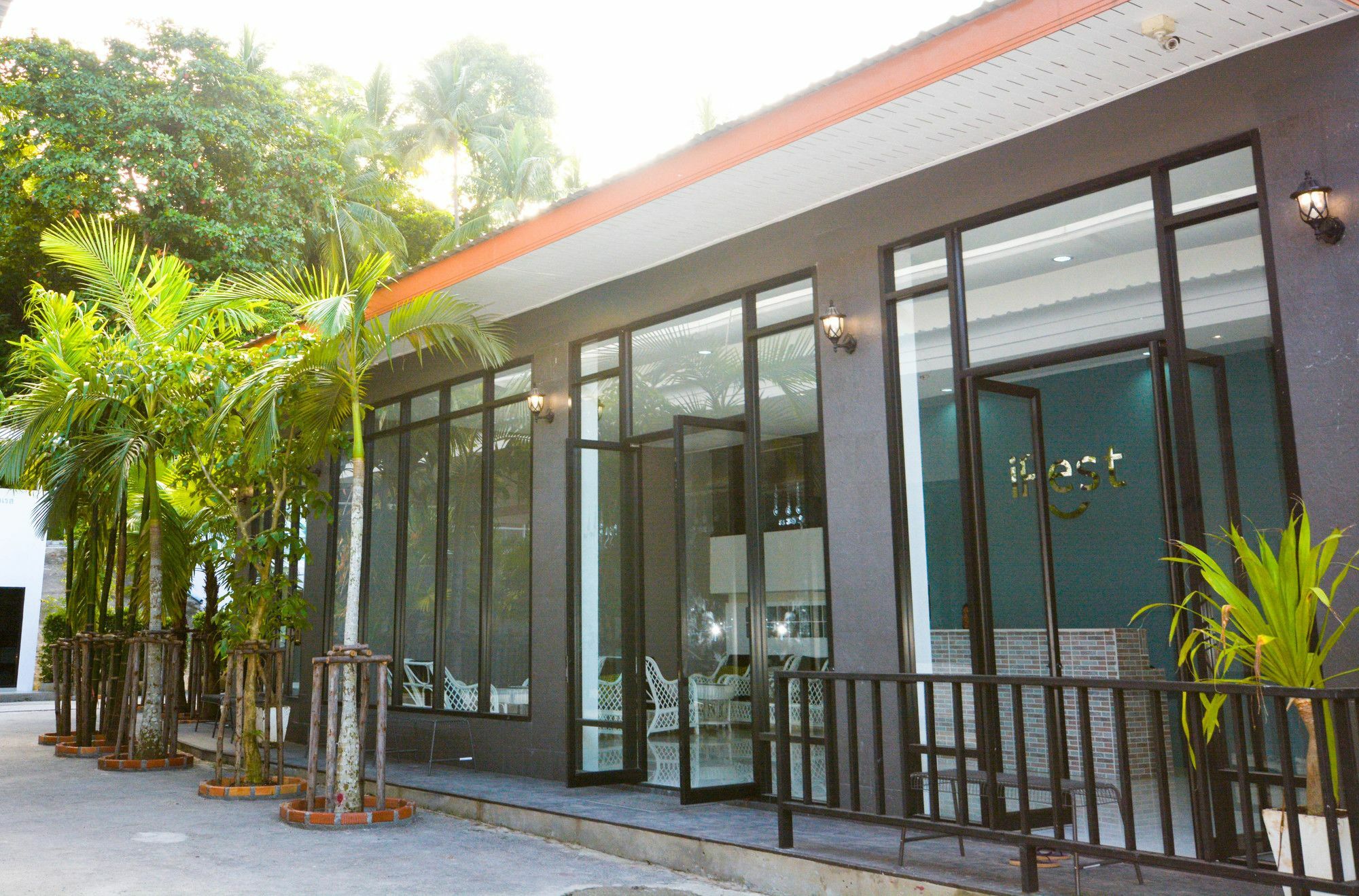 Irest Ao Nang Seafront Hostel Exterior photo