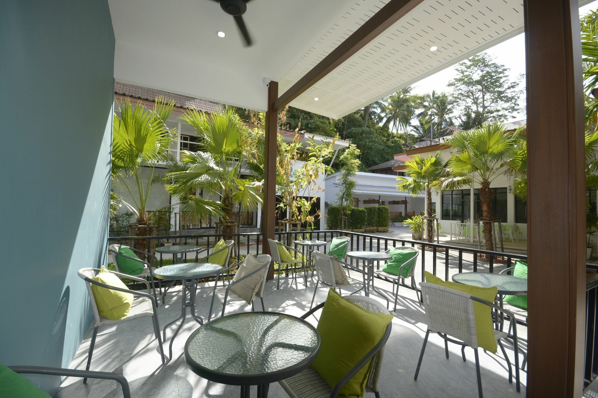Irest Ao Nang Seafront Hostel Exterior photo