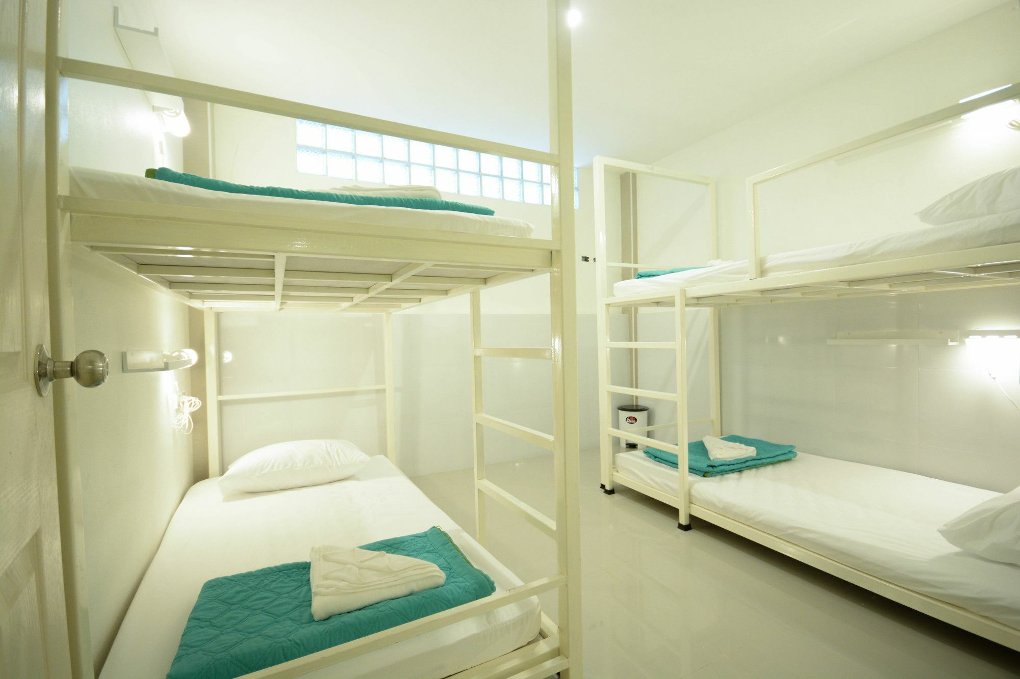 Irest Ao Nang Seafront Hostel Exterior photo