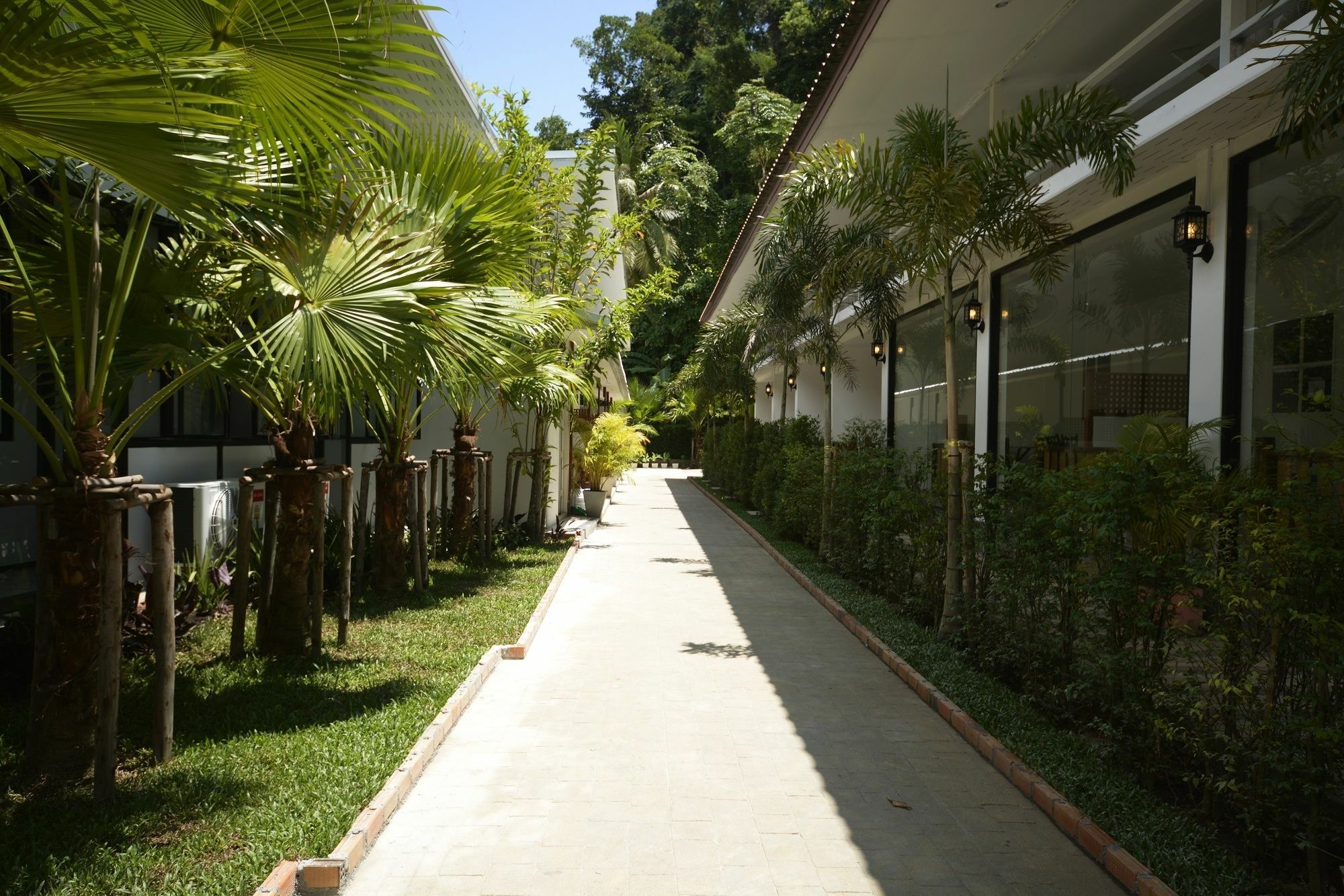 Irest Ao Nang Seafront Hostel Exterior photo