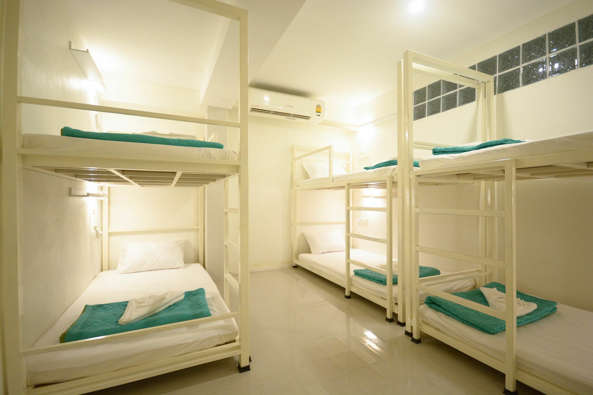 Irest Ao Nang Seafront Hostel Exterior photo