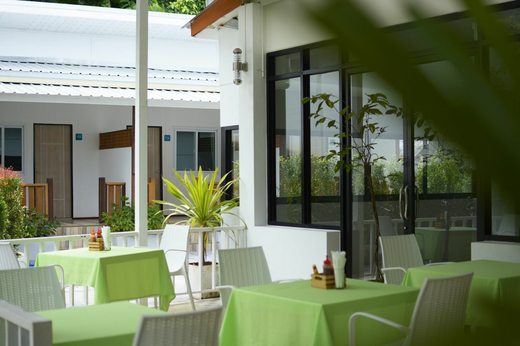 Irest Ao Nang Seafront Hostel Exterior photo